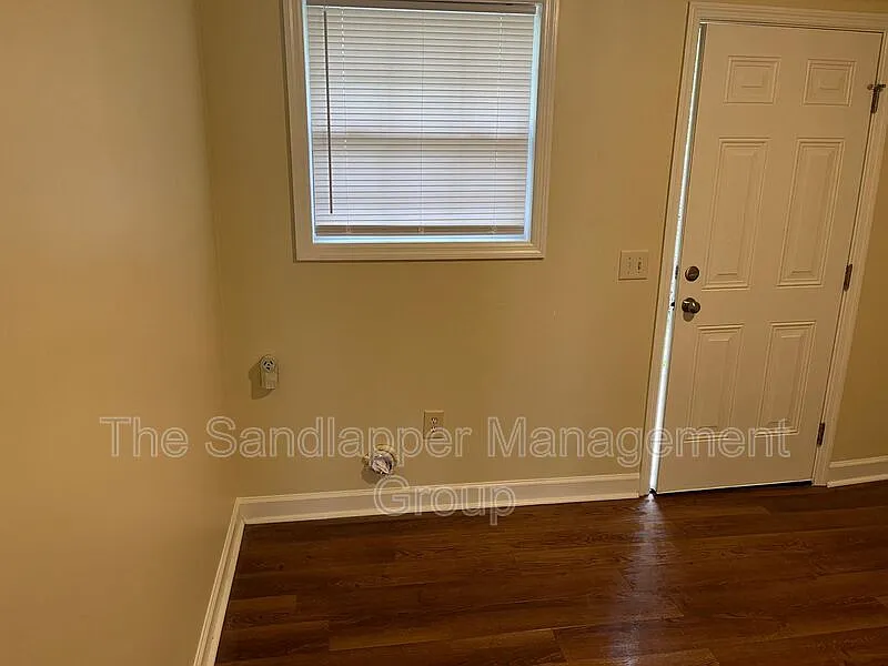 Building Photo - 634 Cashew St #B