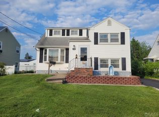 24 Carter Pl, Parlin, NJ 08859