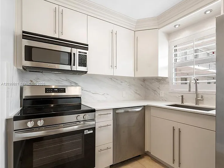 1610 Lenox Ave #316 — Photo 13