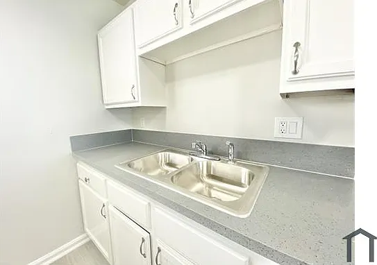 7711 S San Pedro St #2 — Photo 3