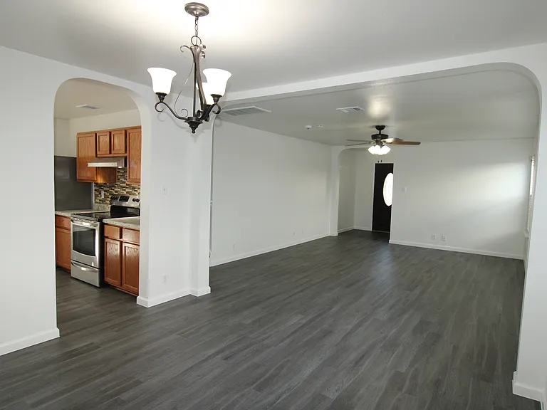 9114 Meadow Spgs — Photo 3