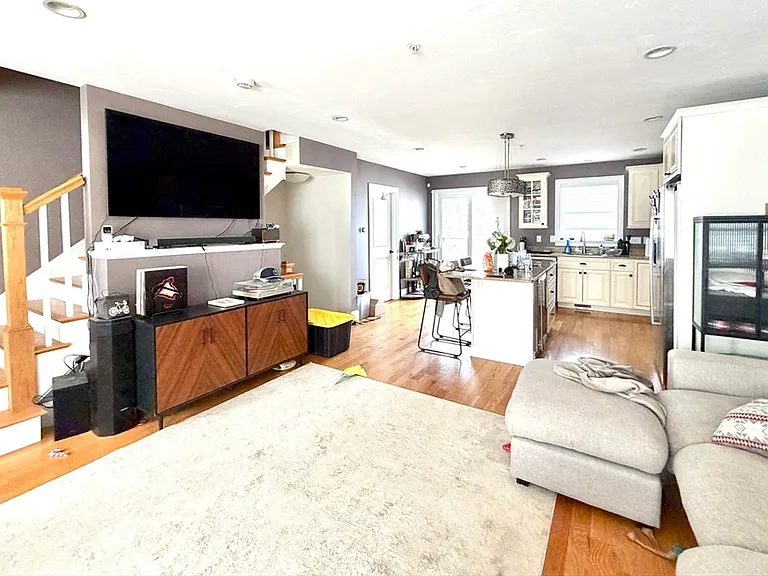 9 Park St #4 — Photo 1