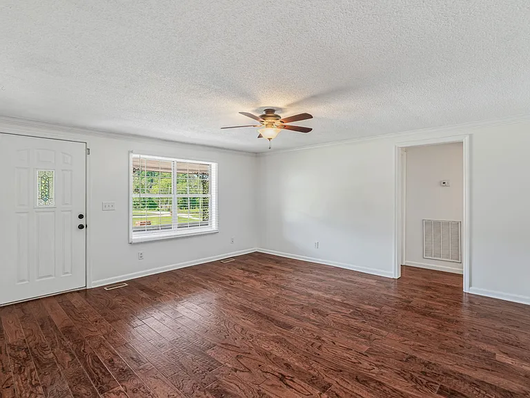 1229 Everett Rd — Photo 12
