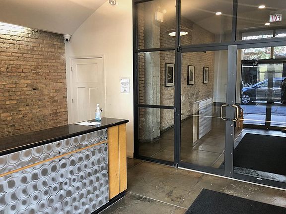 4th image of 1635 W Belmont Ave APT 512