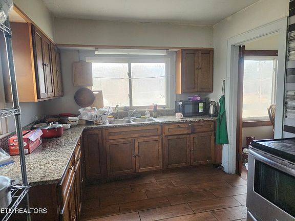 4th image of 6110 Thorn Grove Pike