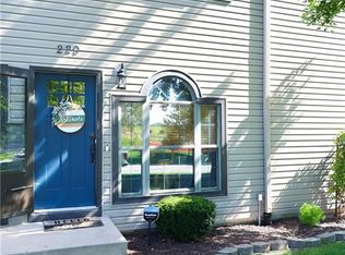 229 Stonebridge Ln, Smithville, MO 64089