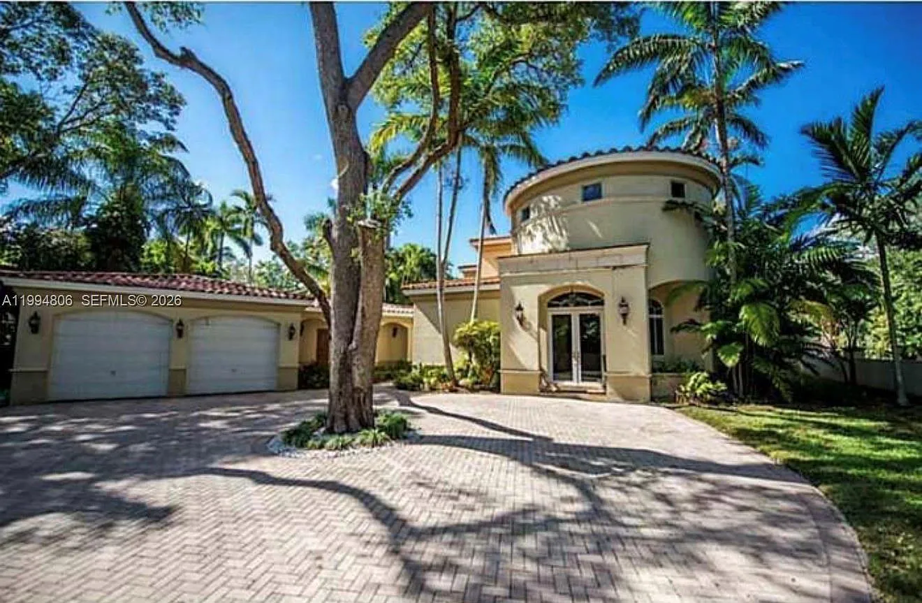 5 bed, 6122 sqft, $38,000 — Photo 3