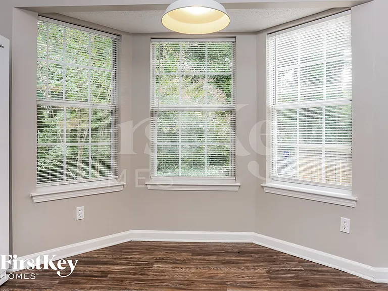 6319 Hillview Ln — Photo 6