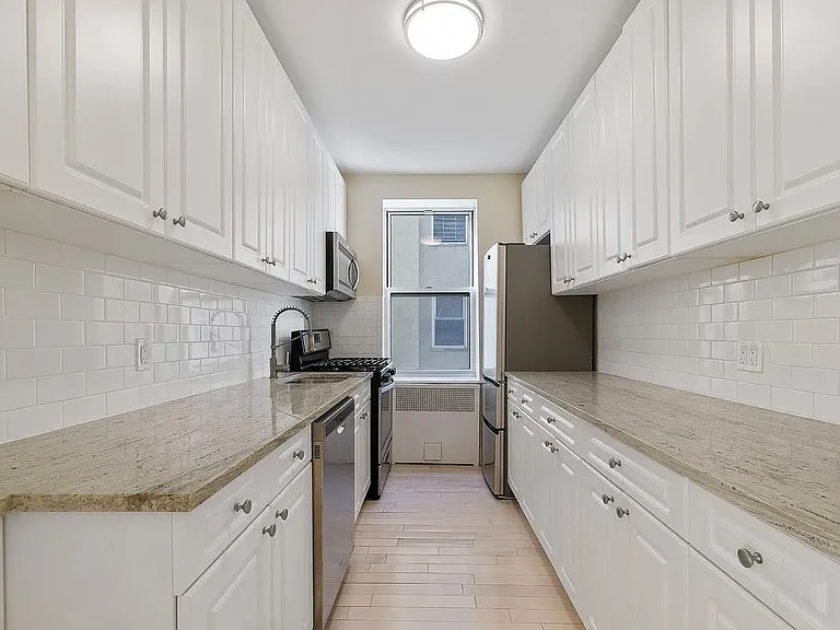 1730 E 18th St #3O — Photo 1
