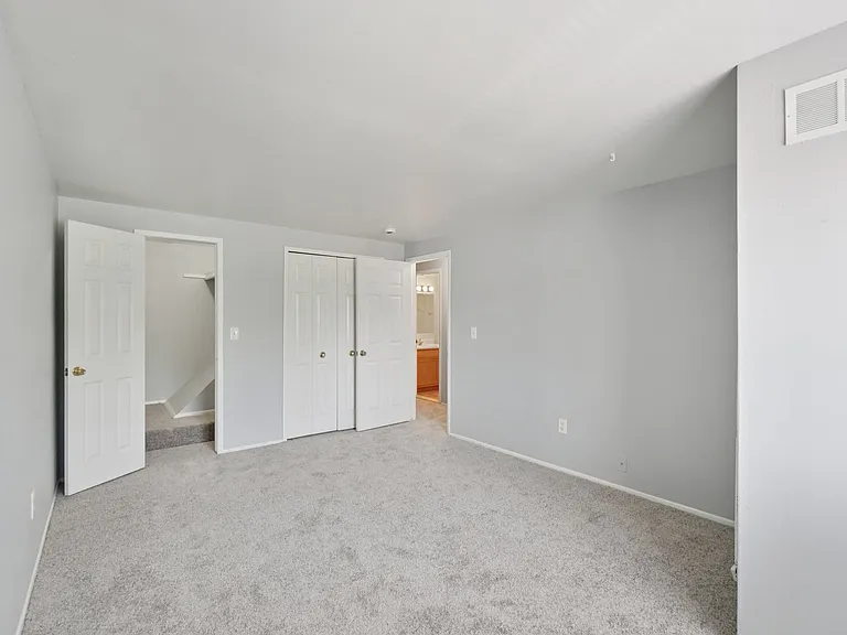 Creekside Apartments — Photo 14