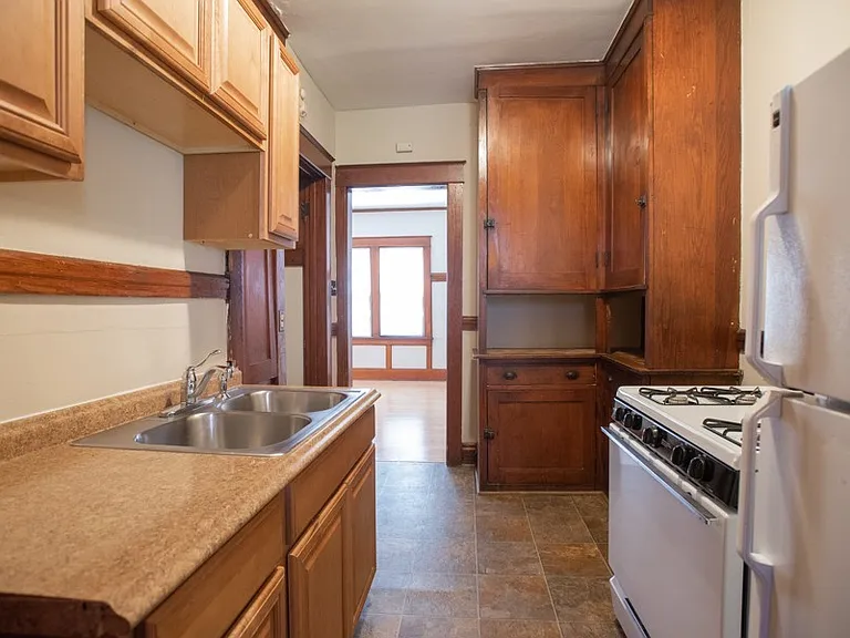 Freshly Renovated 2BR Apartments Near UWM Heat Included — Photo 41