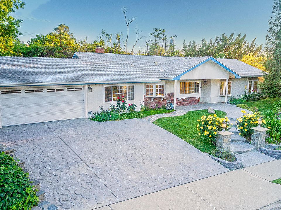 1st image of 2274 Montrose Dr