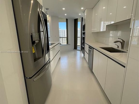 2nd image of 20191 E Country Club Dr APT 1503