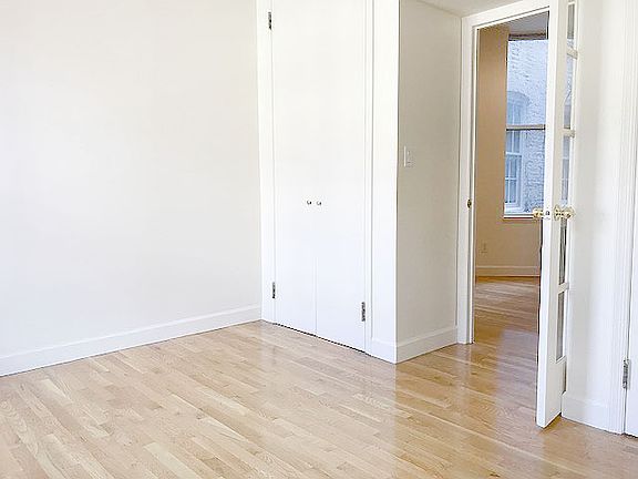 3rd image of 320 E 81st St APT 14