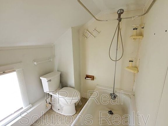 3rd image of 3150 Columbus St