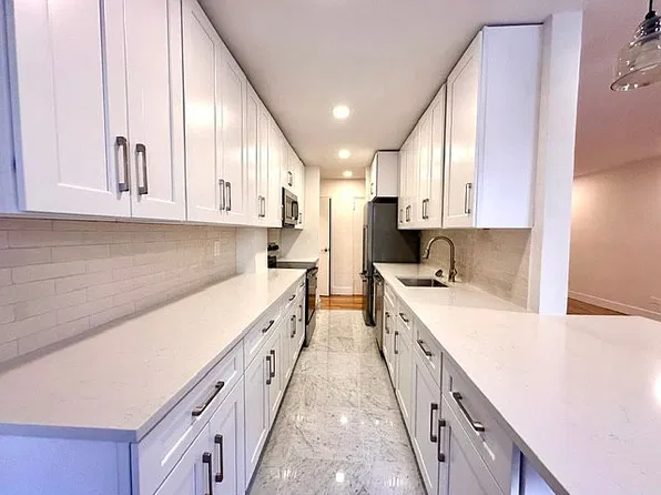 3510 150th St APT 2V, Queens, NY 11354