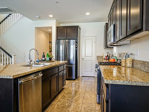 4th image of 26804 Albion Way