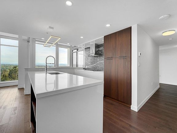 2nd image of 909-1526 Finlay St #909