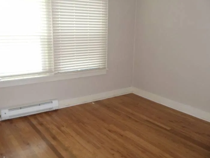 647 N Webster St — Photo 10