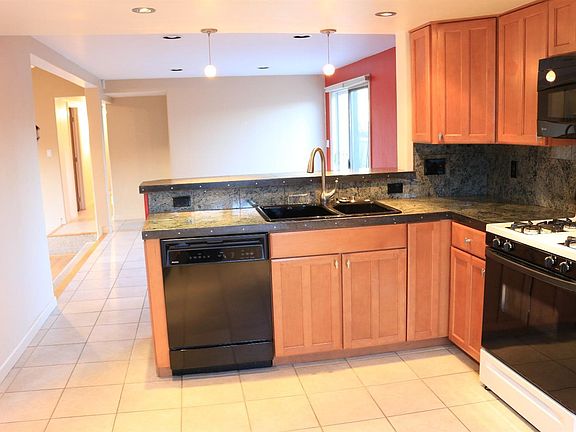 3rd image of 650 Castle Dr