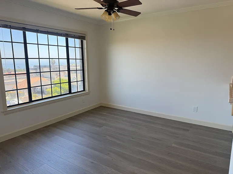760 W 30th St #9 — Photo 11