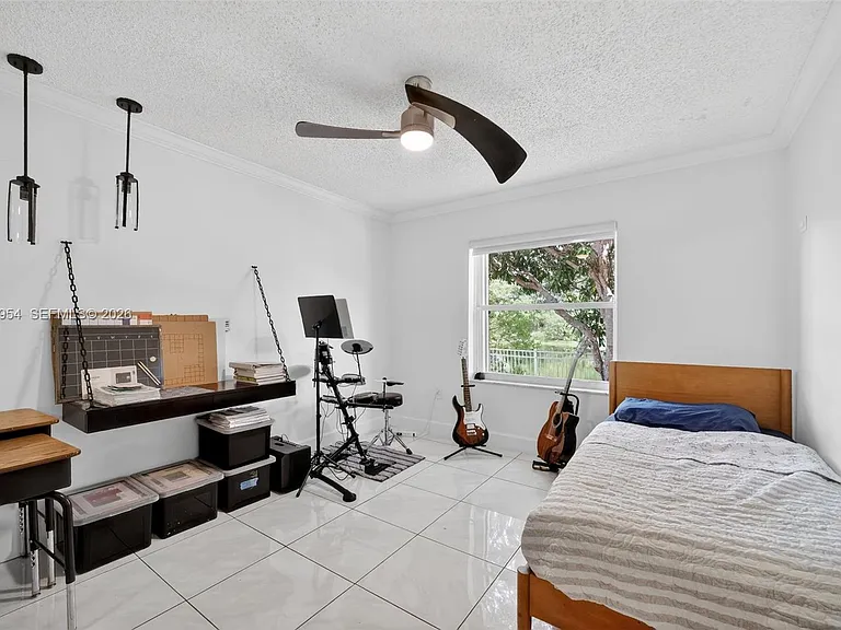 685 SW 198th Ter — Photo 19