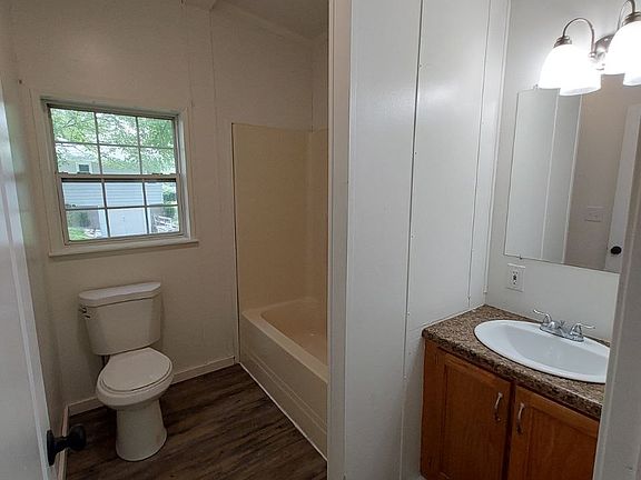 3rd image of 4044 Circle Dr