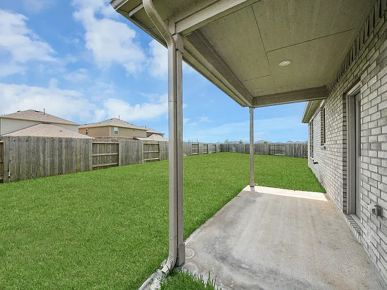 1325 Grass Bend Dr — Photo 3