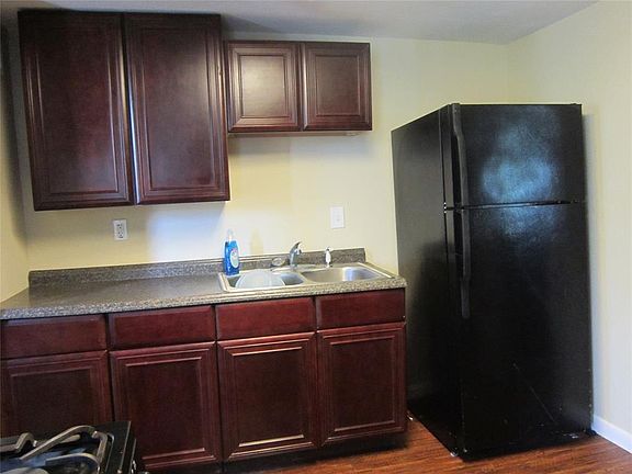 3rd image of 3918 Sealy St
