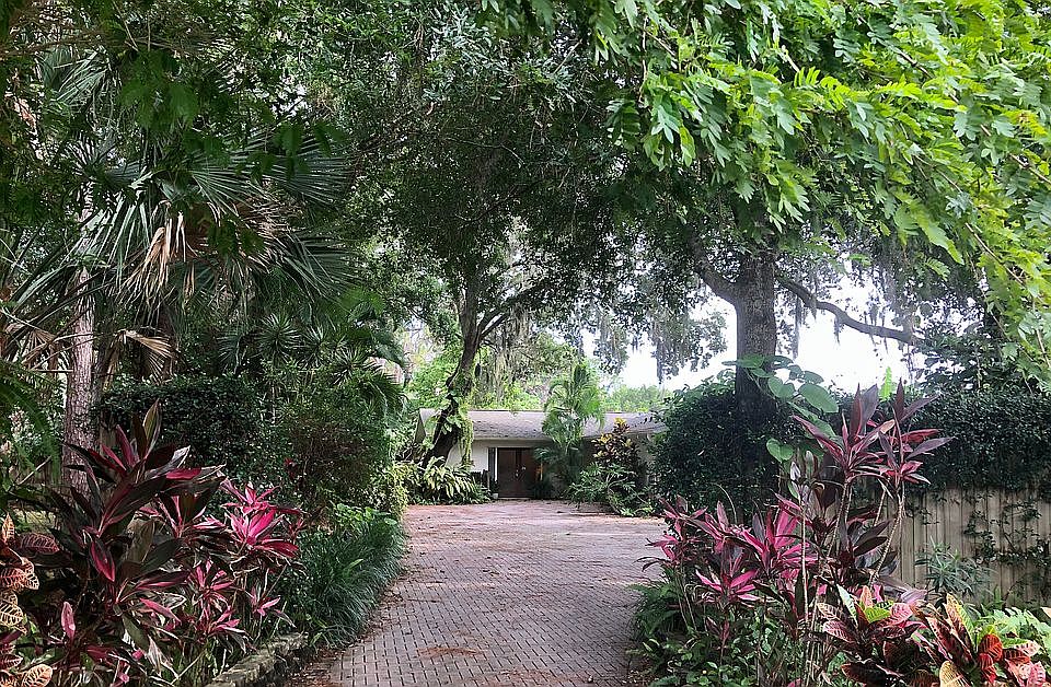 Home + driveway from street
