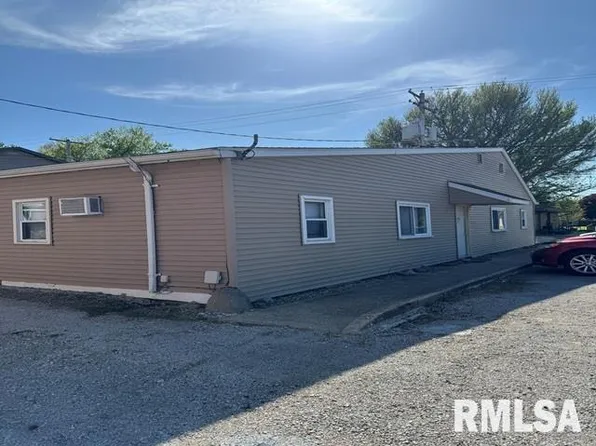 130 W Jackson St, Virden, IL 62690