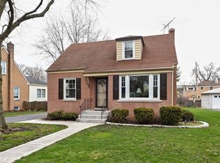 105 Hiawatha Dr, Clarendon Hills, IL 60514