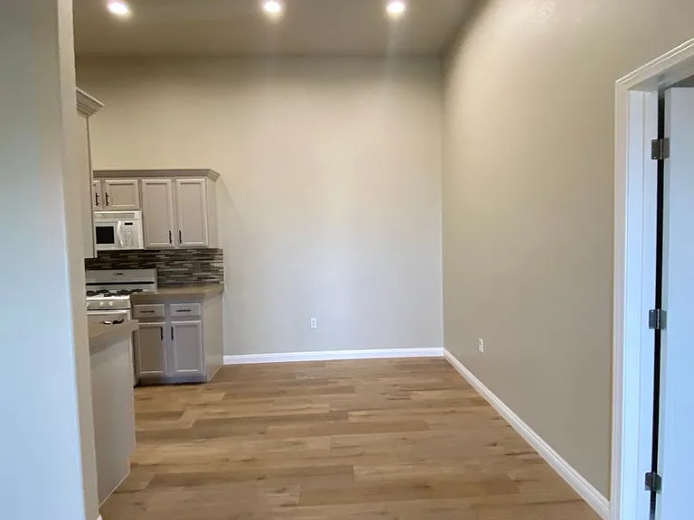 3504 Desert Cliff St #202 — Photo 5
