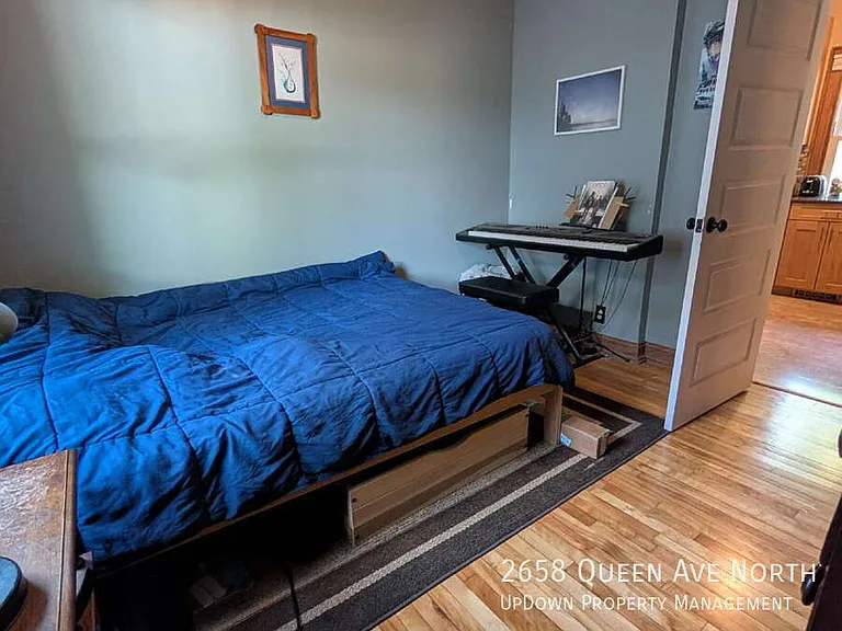 2658 Queen Ave N — Photo 15