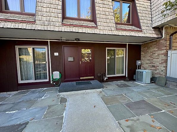2 Heritage Dr #2B