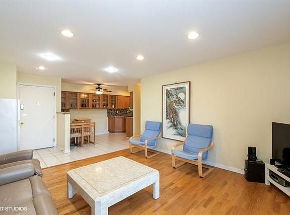 2nd image of 1527 N Windsor Dr APT 205