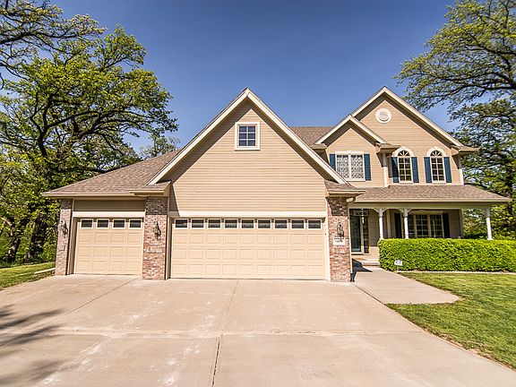 3rd image of 54815 Emerald Ln