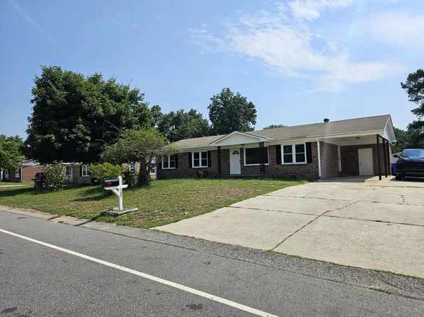 1221 Kienast Dr, Fayetteville, NC 28314