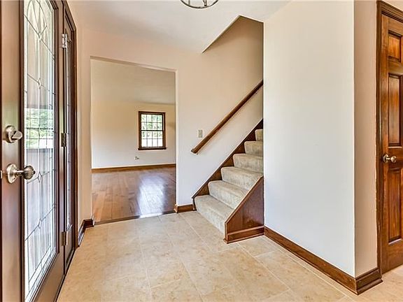 2nd image of 2539 Club House Dr