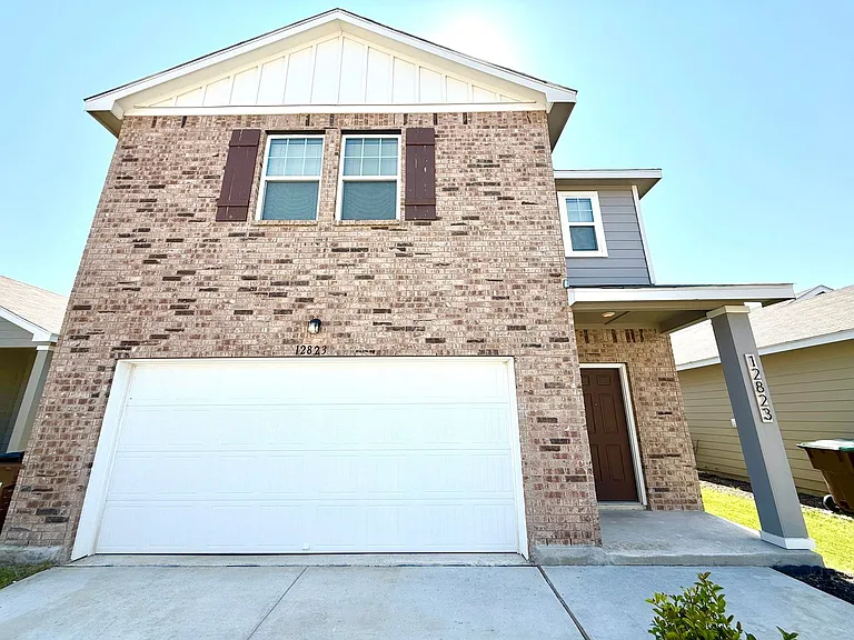 12823 Cygnus — Photo 2