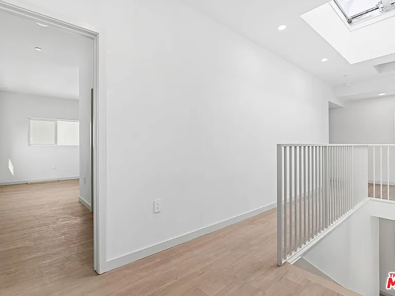 2521 S Orange Dr — Photo 10
