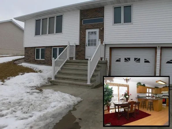 645 Augusta Cir, Yankton, SD 57078