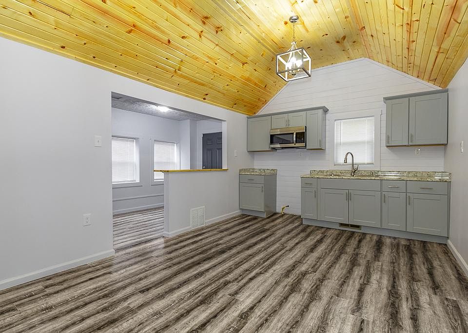 1st image of 371 E Pace Ave