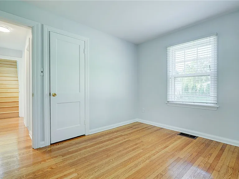 15 Maple St — Photo 8