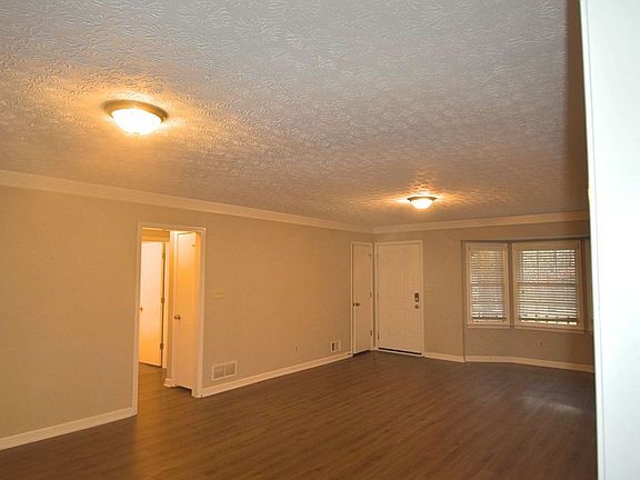 2nd image of 165 Meadowbrook Dr