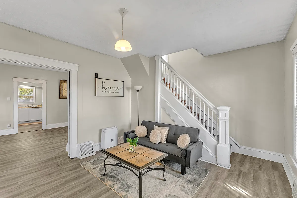 Building Photo - 944 Walnut St #1