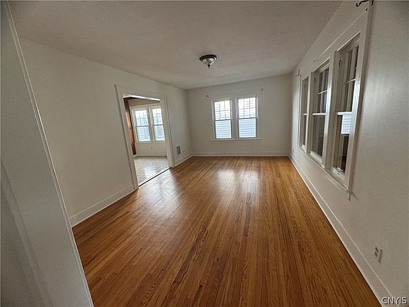4th image of 223 Wilmore Pl