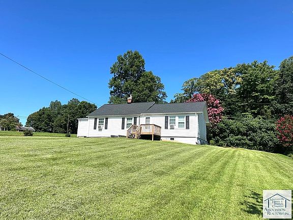 4th image of 38 Pine View St