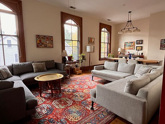 4th image of 28 Seaverns Ave