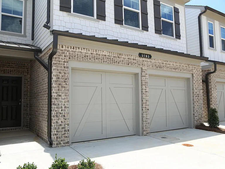 5785 Thornton Dr — Photo 3